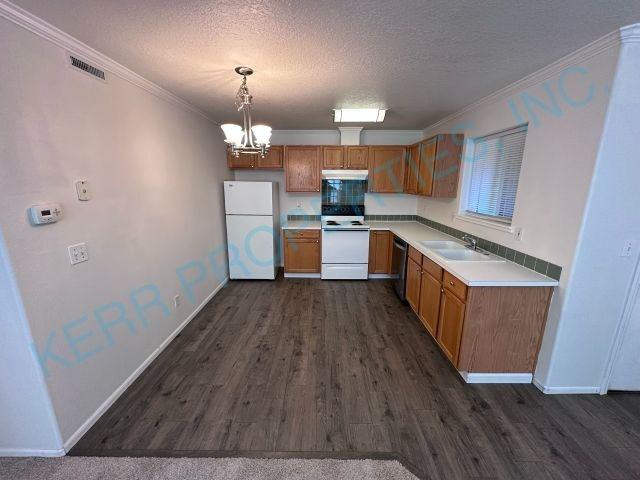 11651 Southeast Fuller Road - Photo 5 of 13