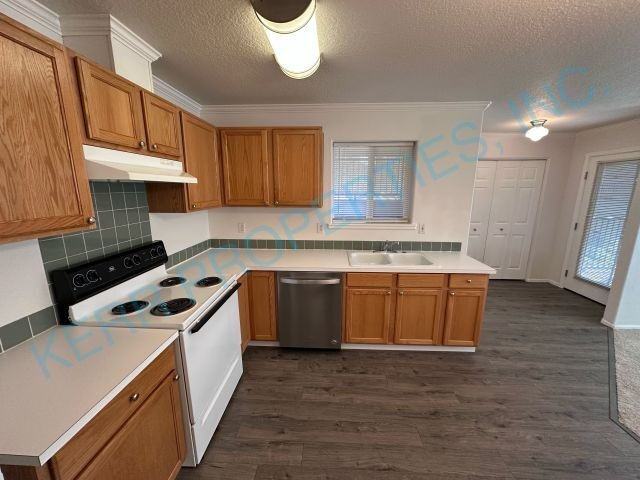 11651 Southeast Fuller Road - Photo 6 of 13