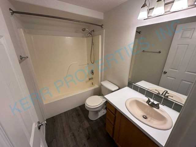 11651 Southeast Fuller Road - Photo 7 of 13