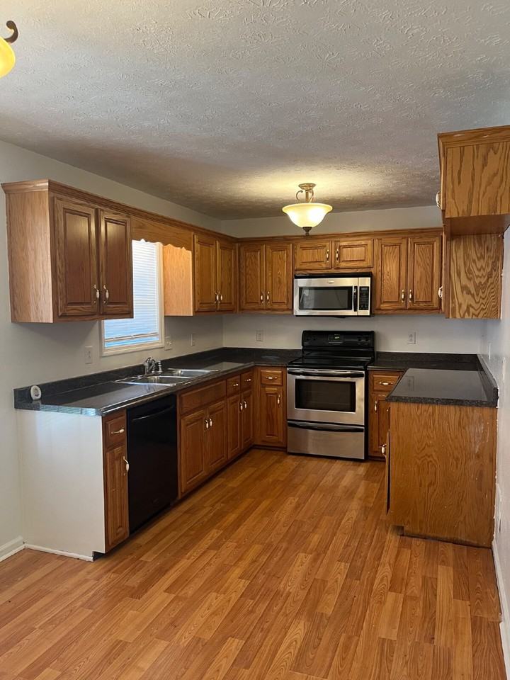 215 Derek Ct - Photo 5 of 23