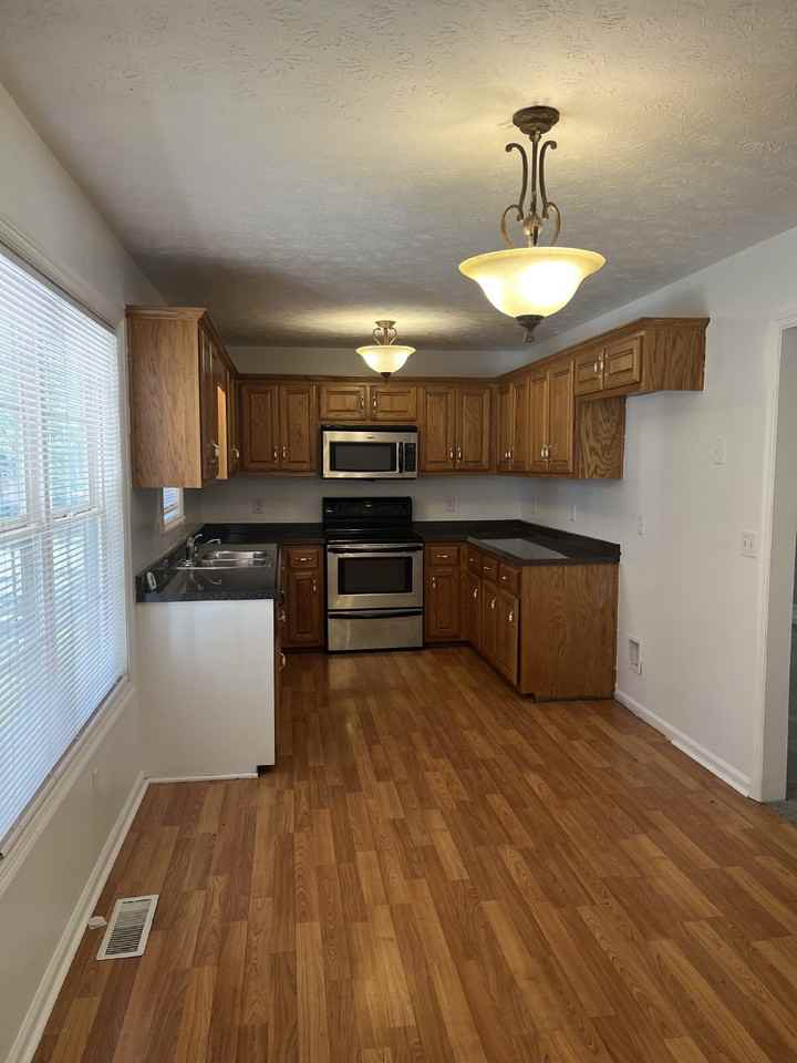 215 Derek Ct - Photo 6 of 23