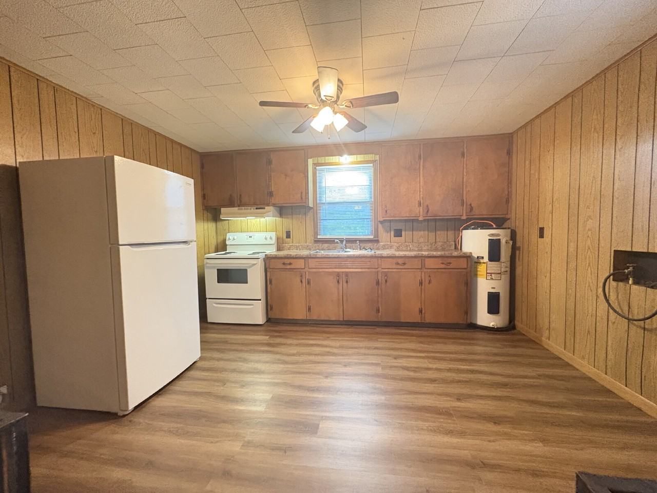 103 Fulton St - Photo 3 of 8
