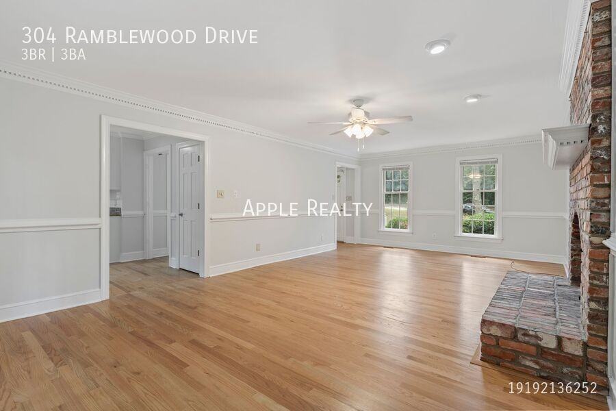 304 Ramblewood Dr - Photo 3 of 15