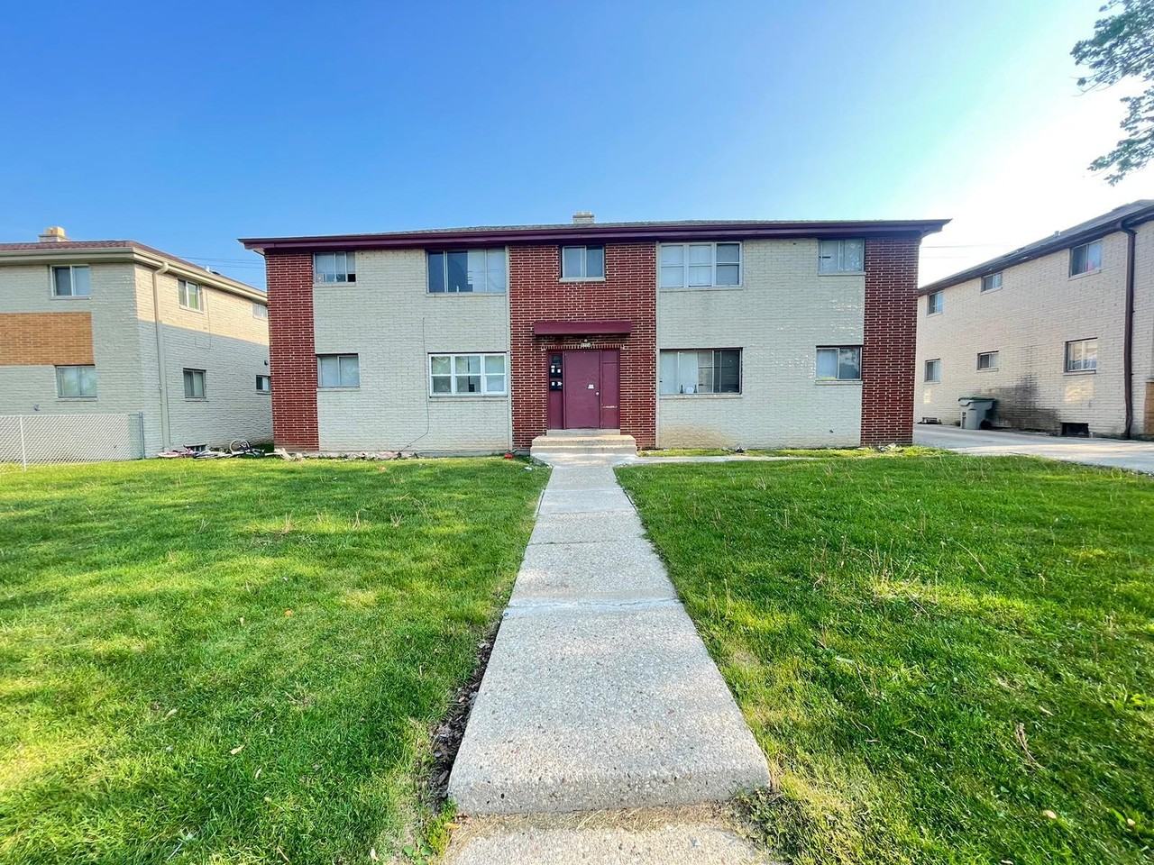 8924 W Carmen Ave #3 - Photo 4 of 6