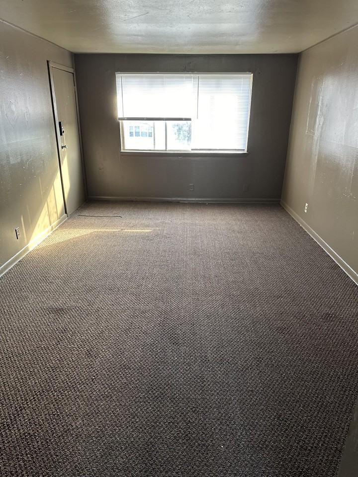 8924 W Carmen Ave #3 - Photo 3 of 6