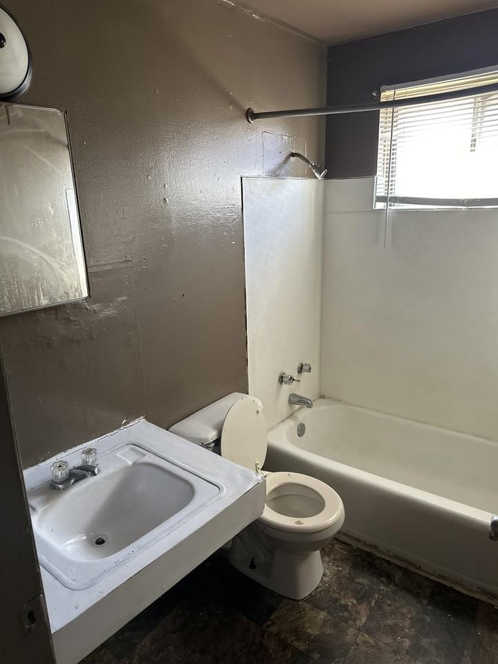 8924 W Carmen Ave #3 - Photo 2 of 6