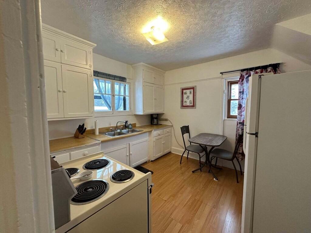 1017 Bingham Ave #1 - Photo 3 of 15