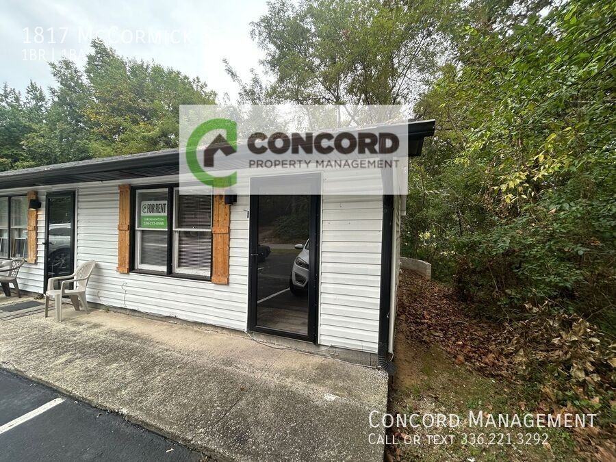 1817 Mccormick St #D - Photo 3 of 12