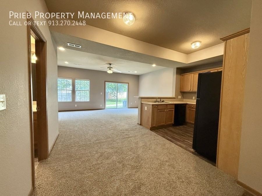 876 S Woodson Ct - Photo 2 of 7