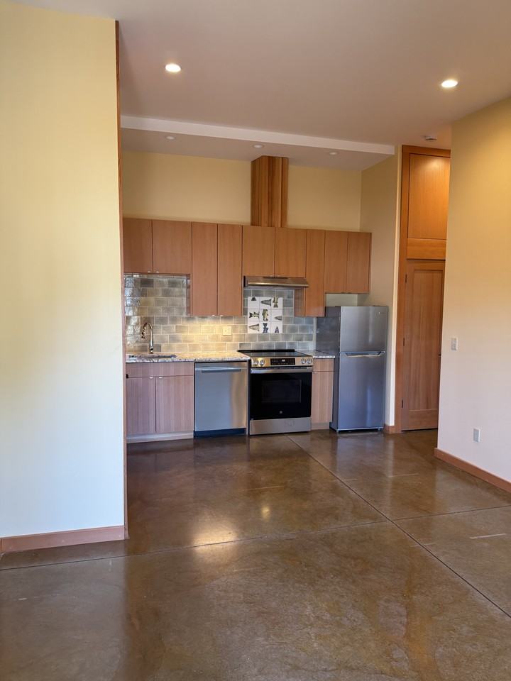 832 Oregon St #5 - Photo 4 of 12