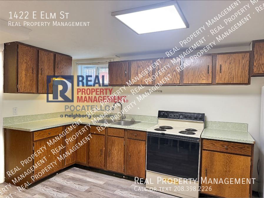 1422 E Elm St - Photo 3 of 17