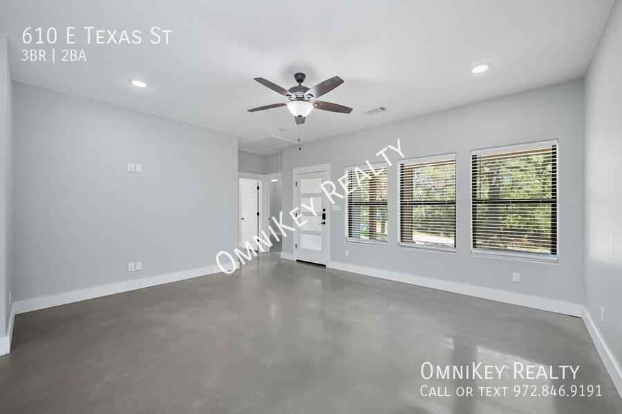 610 E Texas St - Photo 3 of 20