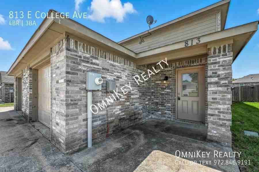 813 E College St - Photo 2 of 23