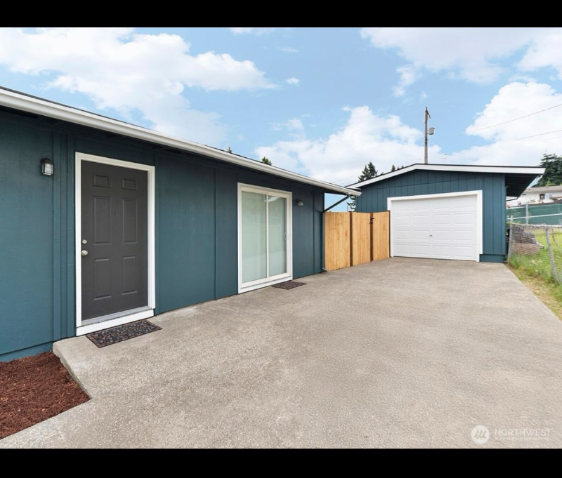 1130 E 51st St - Photo 3 of 21