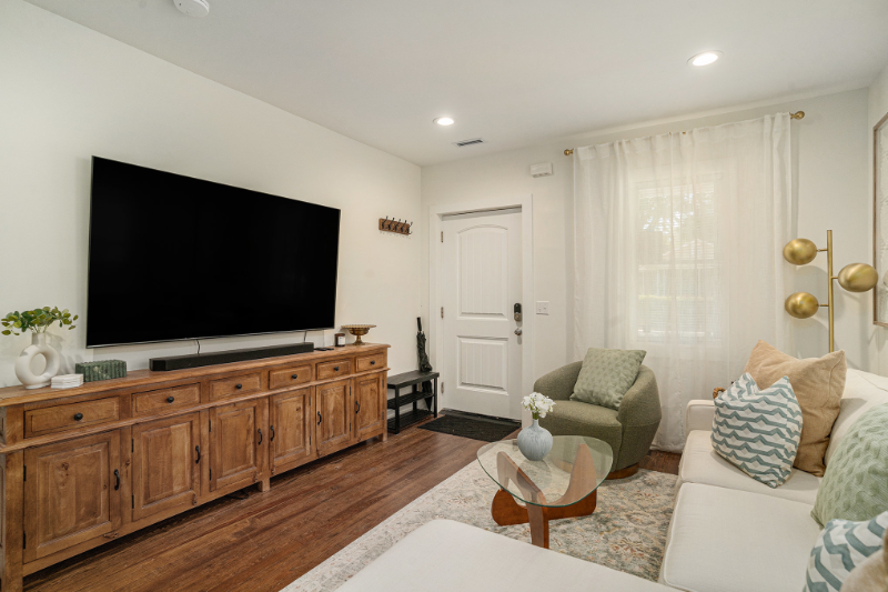 1913 Orvid St - Photo 3 of 20