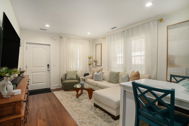 1913 Orvid St - Photo 4 of 20