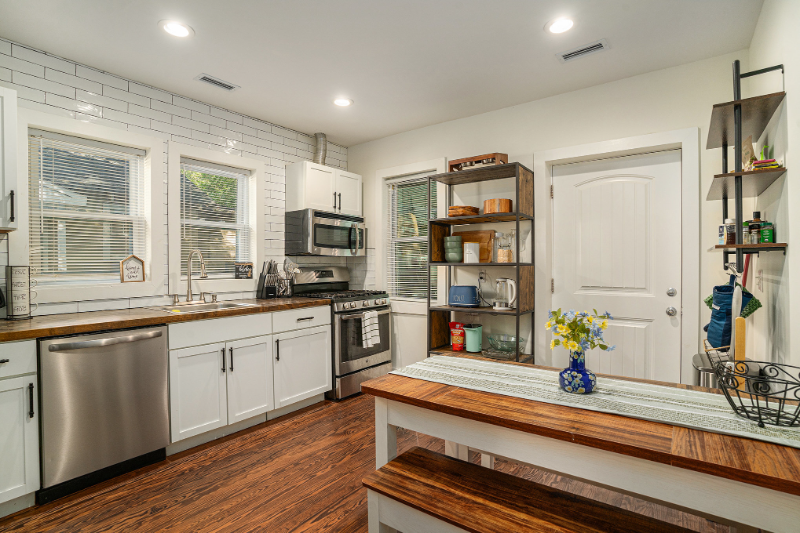 1913 Orvid St - Photo 5 of 20