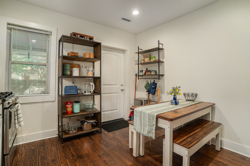 1913 Orvid St - Photo 6 of 20