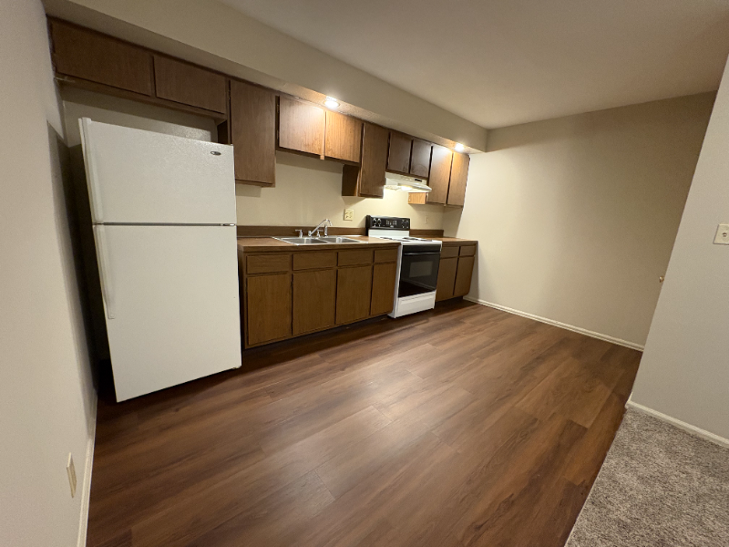 1128 Amherst Dr #H2 - Photo 4 of 19