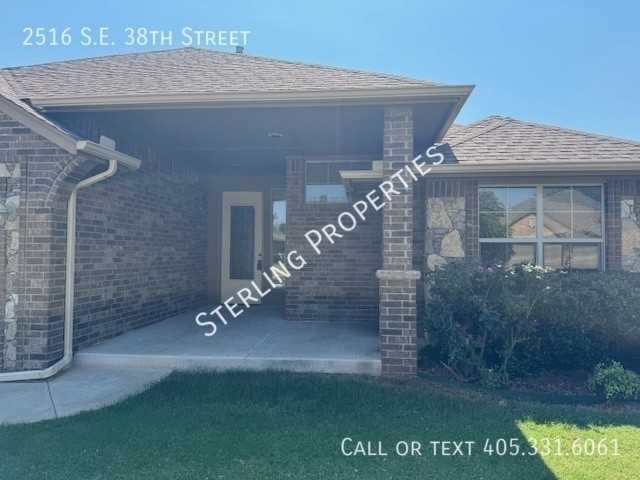 2516 Se 38th St - Photo 3 of 35