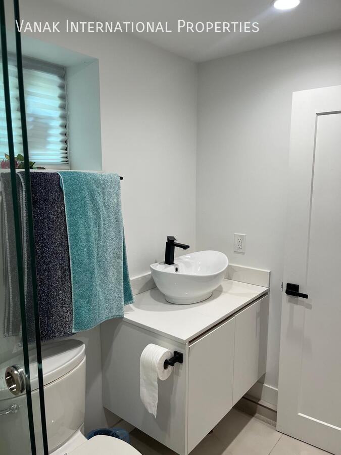 1031 Highland Dr - Photo 2 of 12