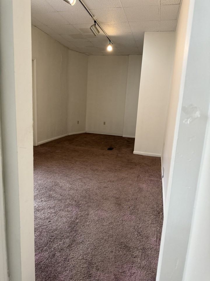 101 South Queen Street - Photo 3 of 3