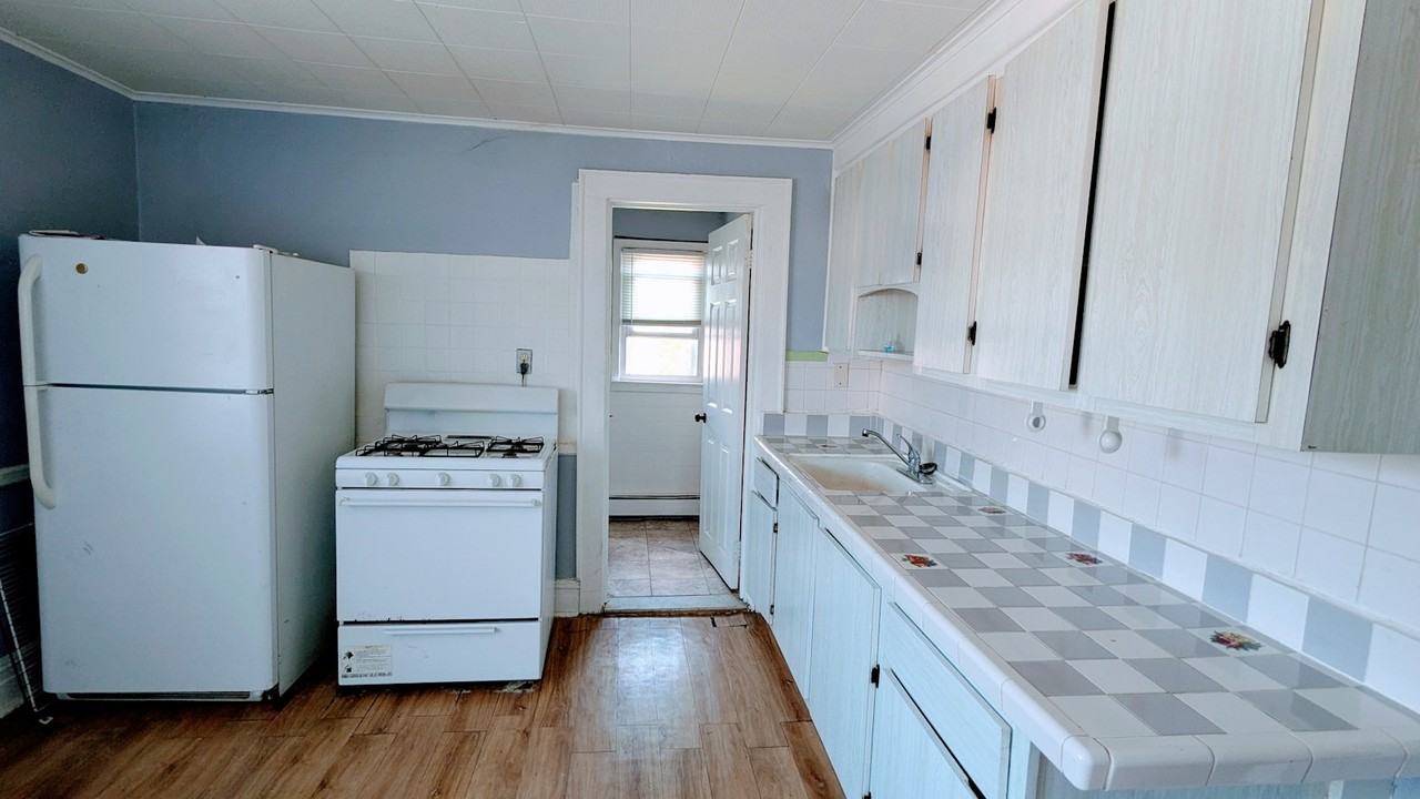 210 Pearl Street, Unit 2S - Photo 3 of 5