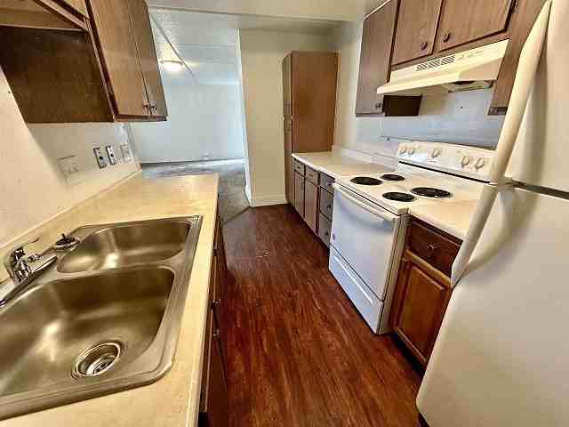 Stardust Apartments - Photo 2 of 26