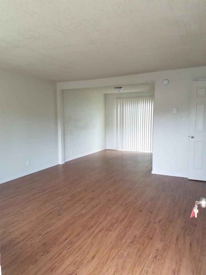 25182 East Broadway Avenue - Photo 2 of 5