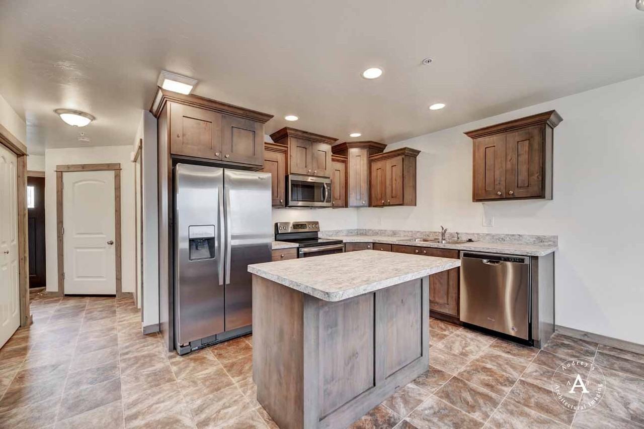 2050 Gold Ave - Photo 7 of 21
