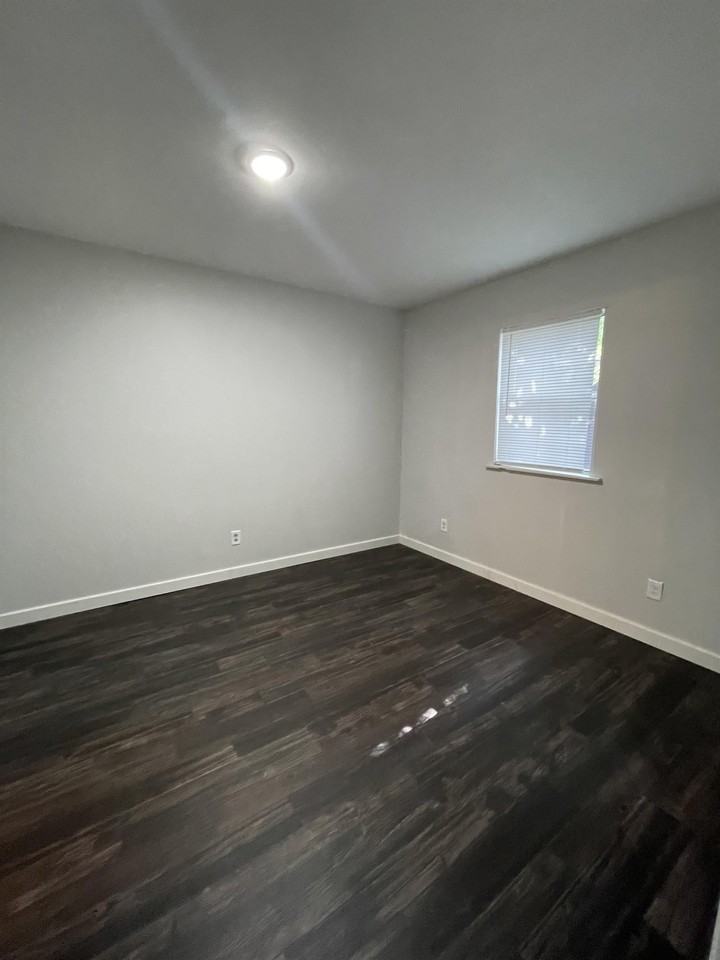 512 Crittenden Street - Photo 3 of 5