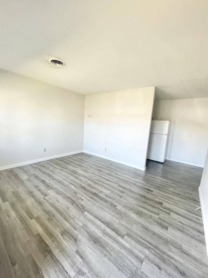 1729 Shawnee Drive - Photo 2 of 5