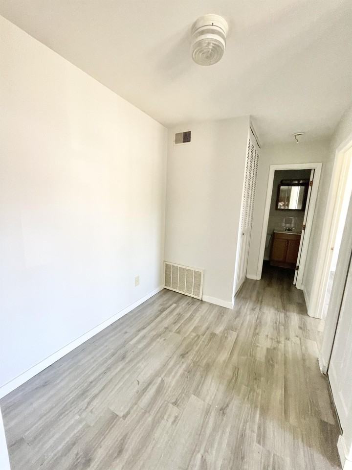 1729 Shawnee Drive - Photo 3 of 5