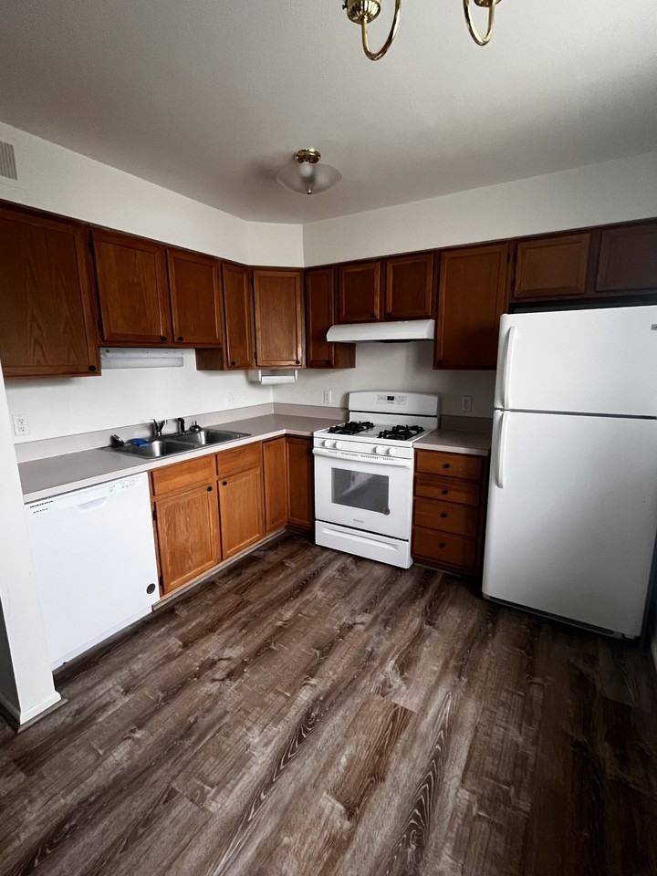 1008 Glade Court #2 - Photo 2 of 5