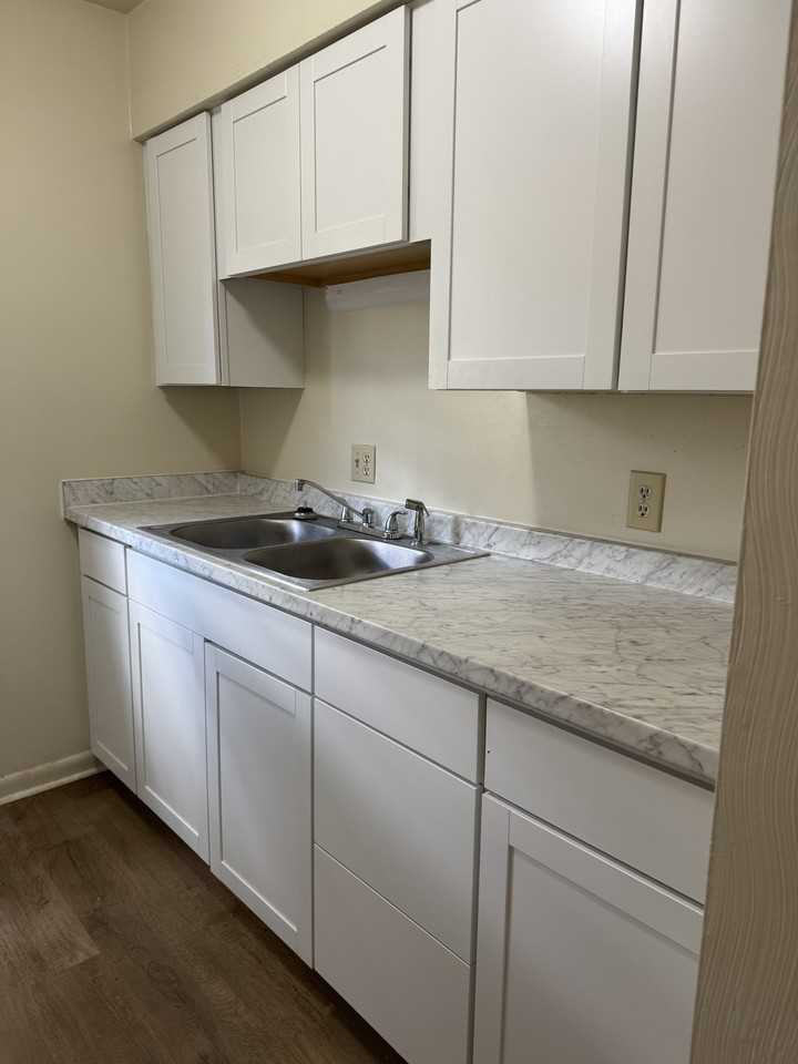 Peaks Manor - Photo 2 of 9