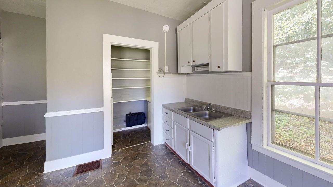 Montpelier Apartments - Photo 2 of 17