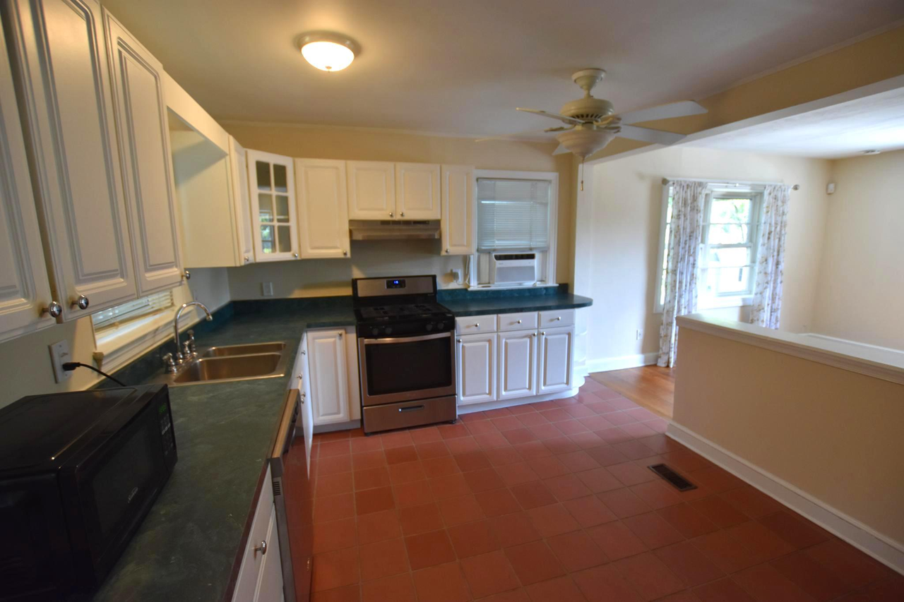 10626 S Dunmoor Dr - Photo 2 of 21