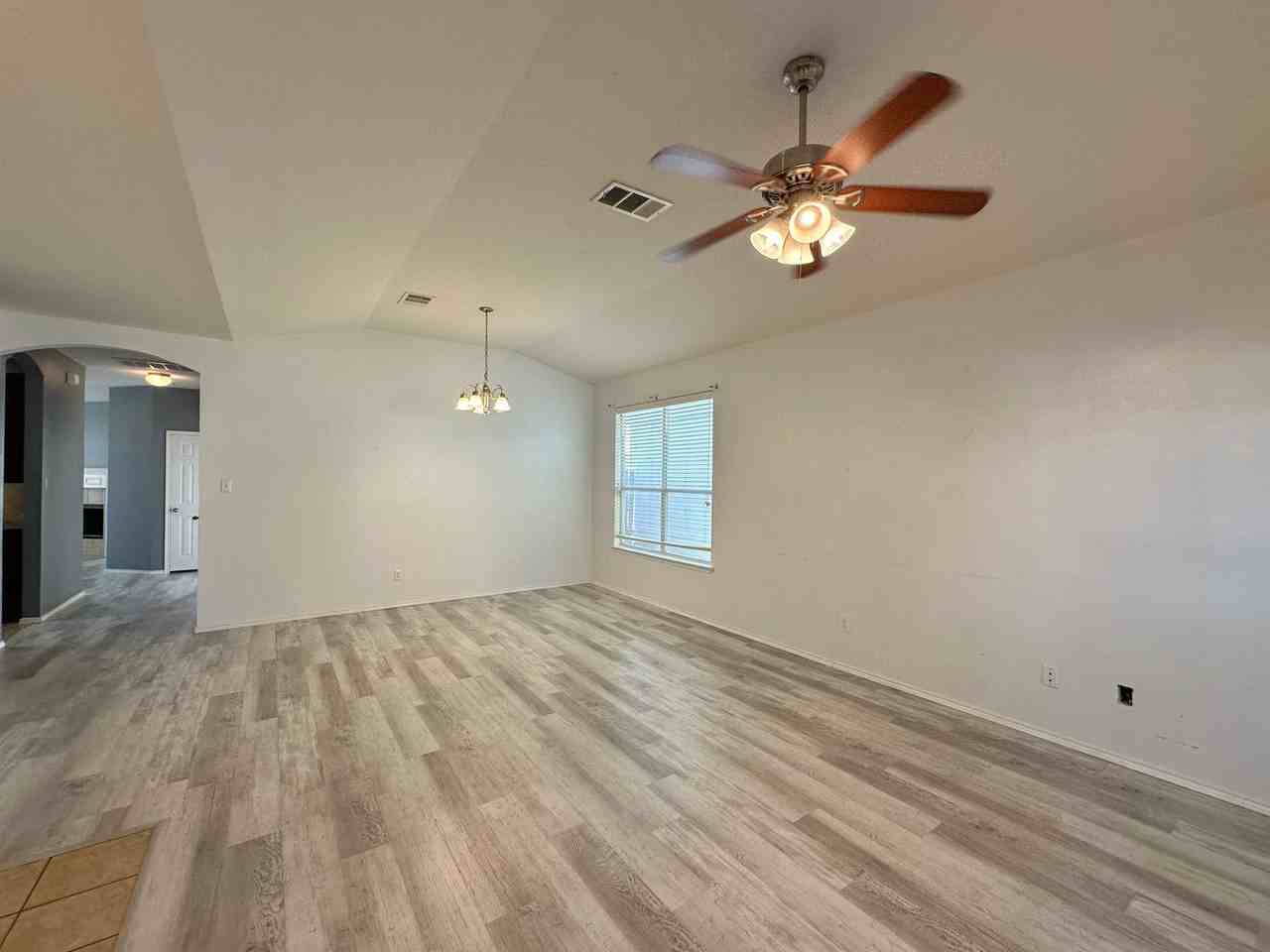 6609 Griffith Loop - Photo 3 of 40