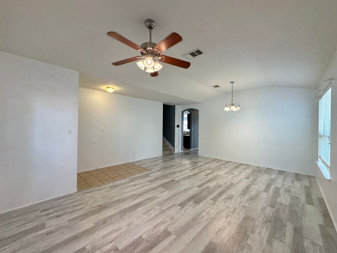 6609 Griffith Loop - Photo 4 of 40