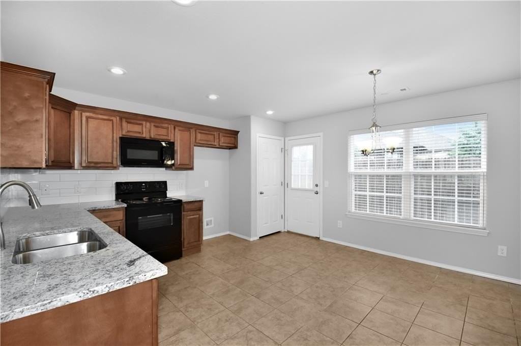 1240 Lariat Dr - Photo 6 of 25