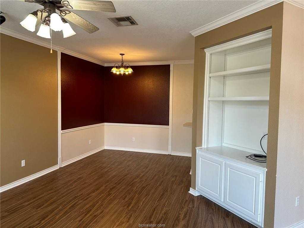 219 Fraternity Row - Photo 5 of 23