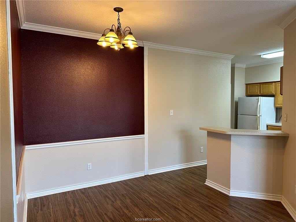 219 Fraternity Row - Photo 6 of 23