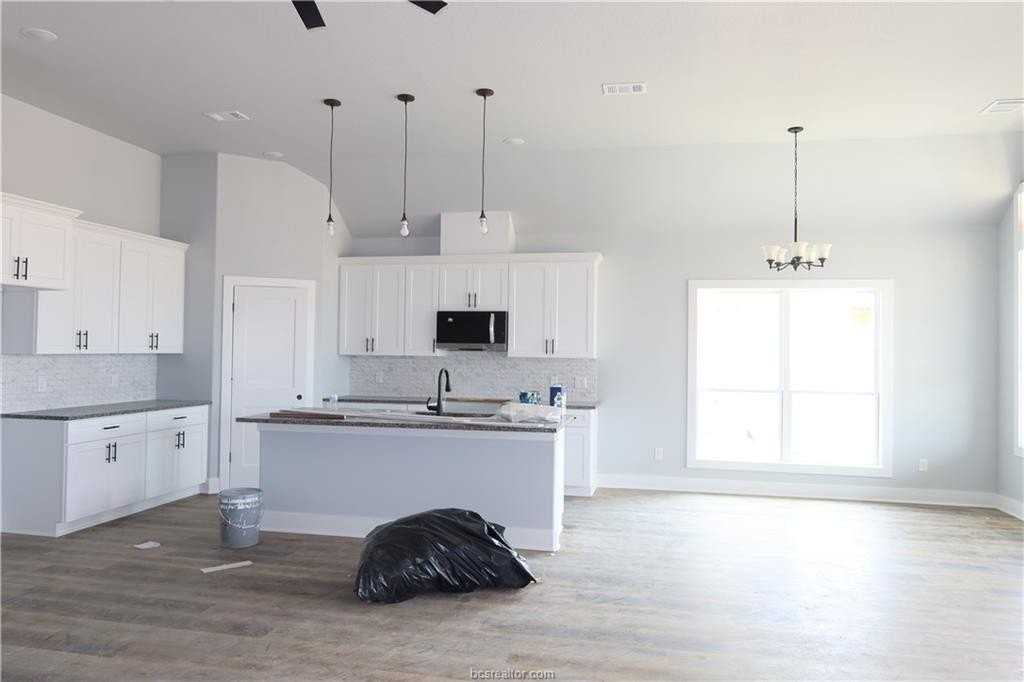 1967 Cambria Dr - Photo 3 of 20