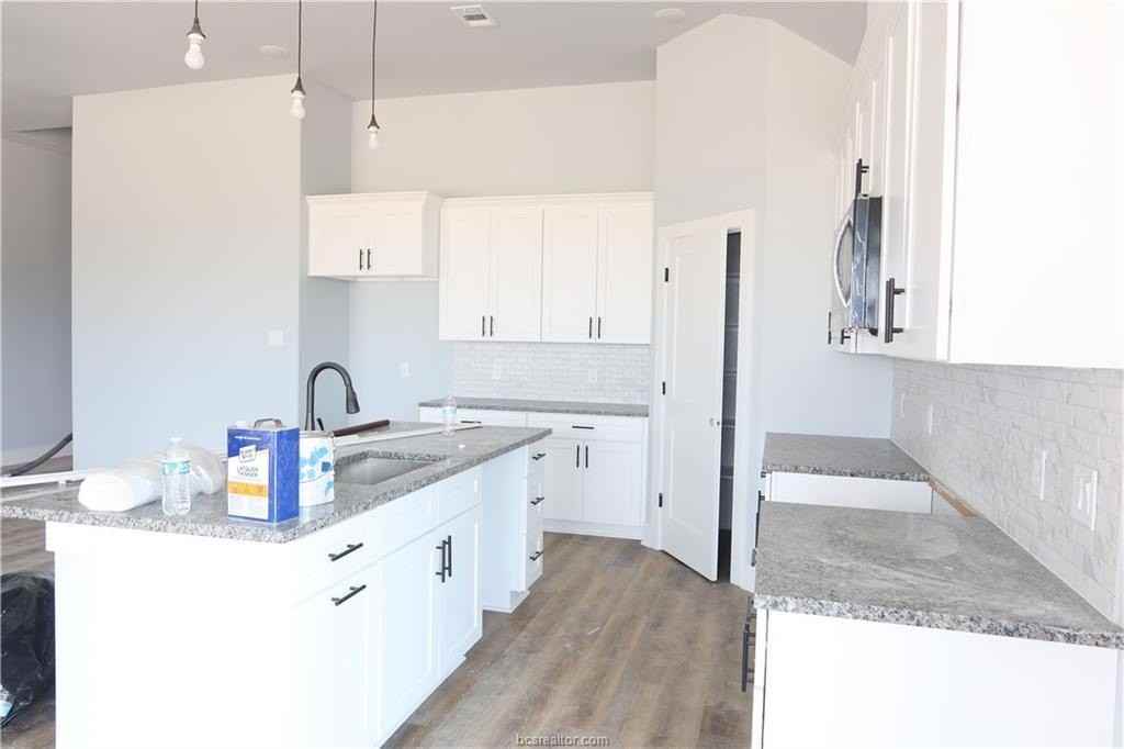 1967 Cambria Dr - Photo 5 of 20