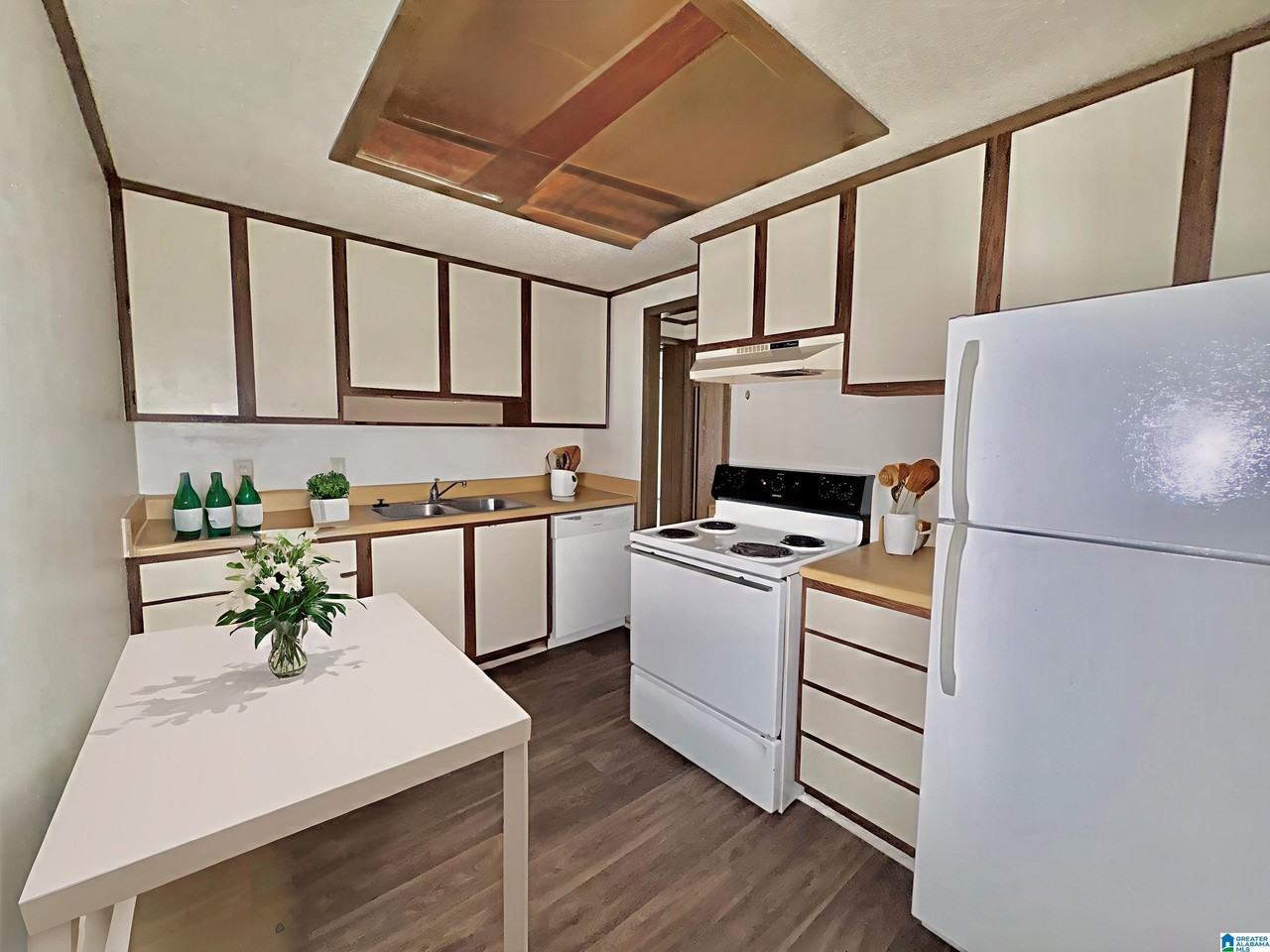 1700 Greenbrier Dear Rd - Photo 7 of 18