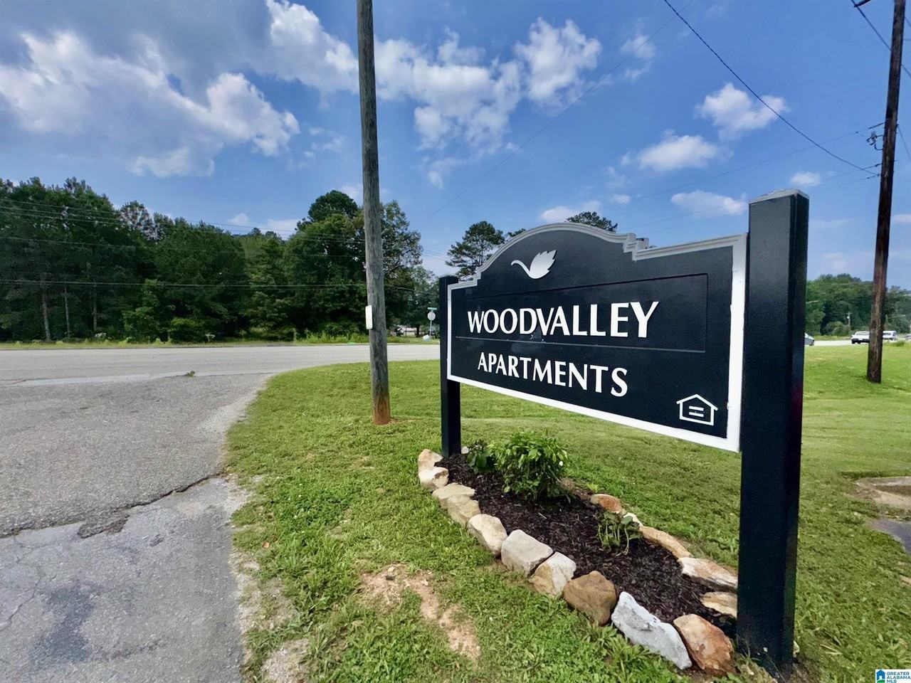 1700 Greenbrier Dear Rd - Photo 4 of 18