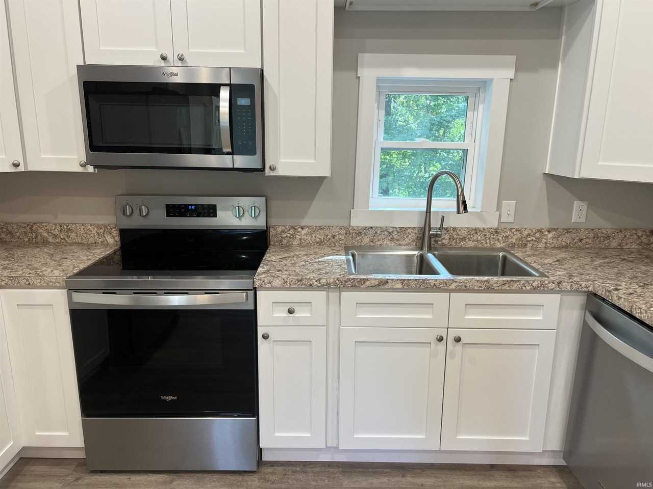 328 Freeman Rd - Photo 4 of 33