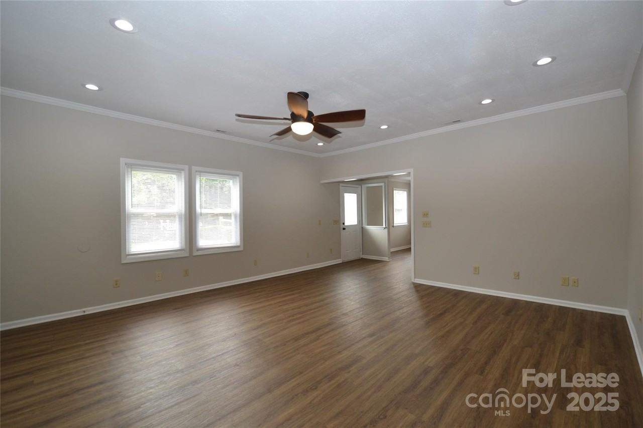 107 Maxwell Avenue - Photo 4 of 23