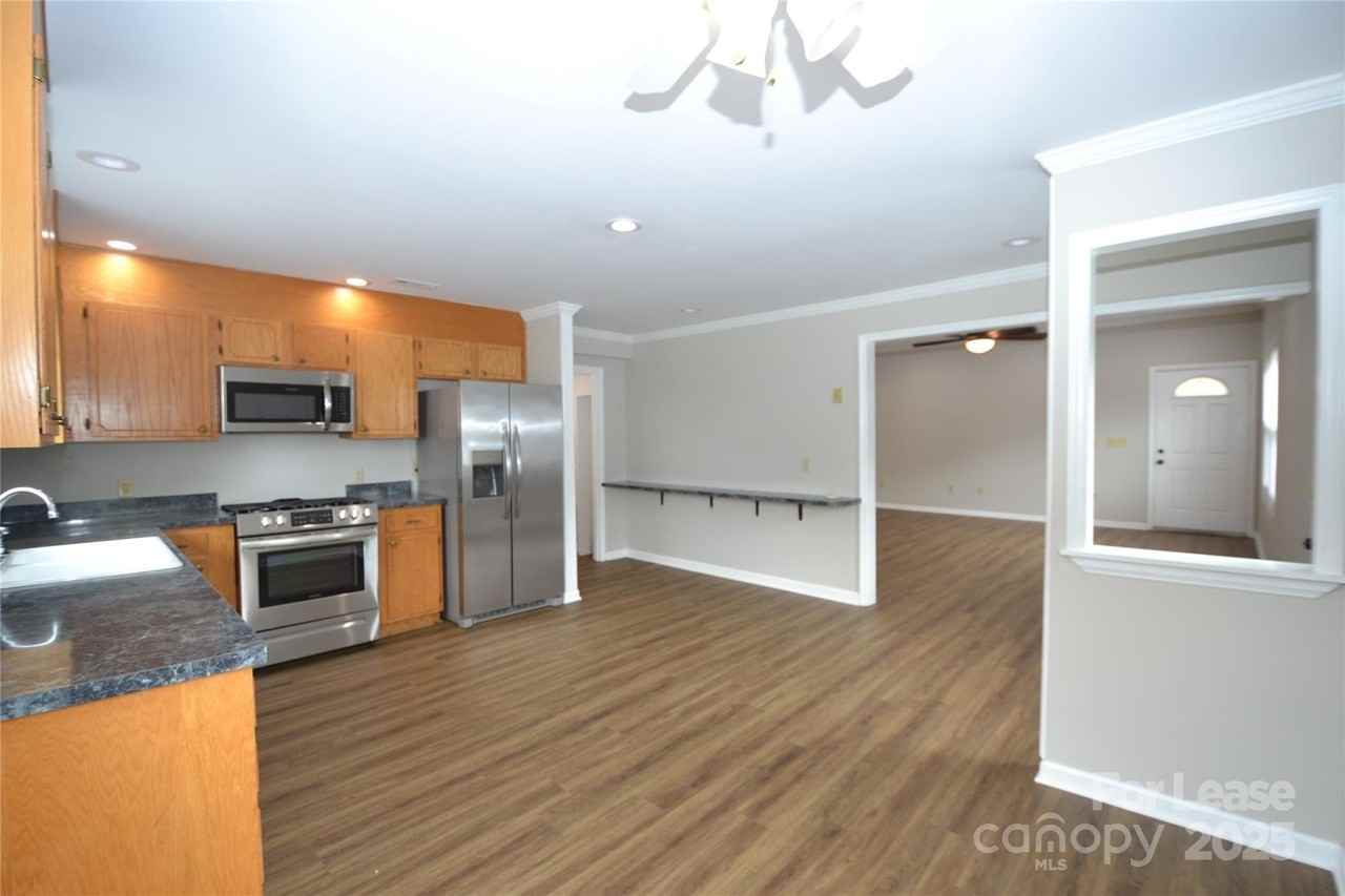 107 Maxwell Avenue - Photo 7 of 23