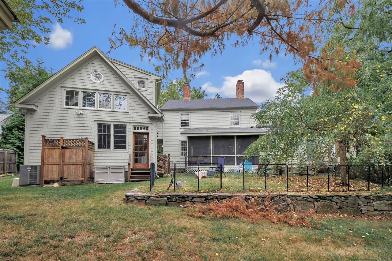 160 Hillspoint Rd - Photo 5 of 40